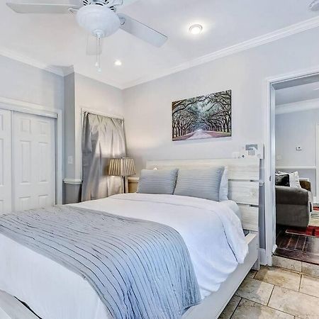 Historic Savannah Gold Private Condo With Pool - 2Bed, 1&Half Bath, Sleeps 6, 1St Floor, 15 Min Walk To Historic Savannah Center And All Attractions Zewnętrze zdjęcie