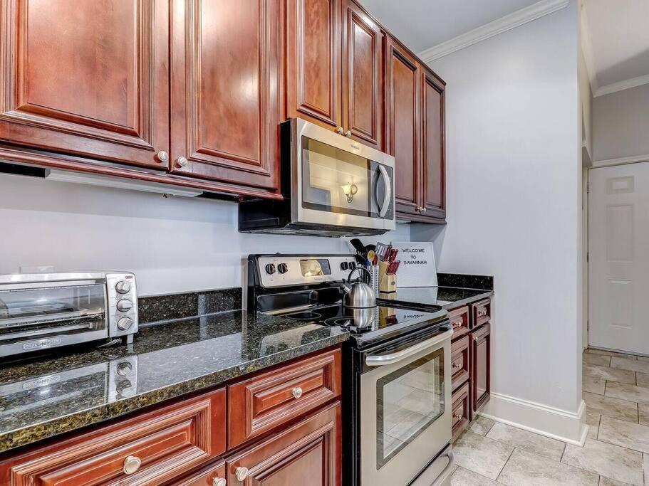 Historic Savannah Gold Private Condo With Pool - 2Bed, 1&Half Bath, Sleeps 6, 1St Floor, 15 Min Walk To Historic Savannah Center And All Attractions Zewnętrze zdjęcie