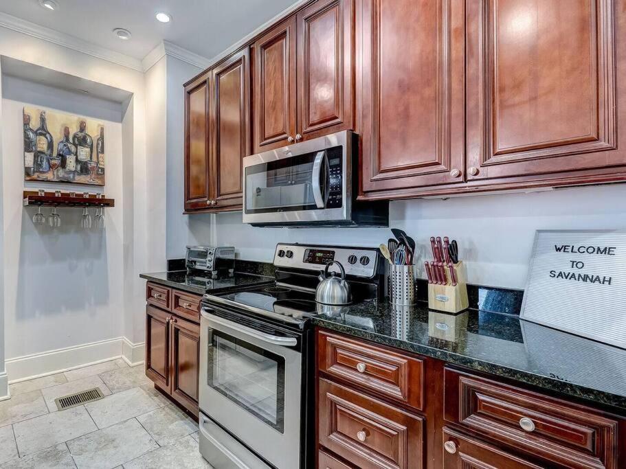 Historic Savannah Gold Private Condo With Pool - 2Bed, 1&Half Bath, Sleeps 6, 1St Floor, 15 Min Walk To Historic Savannah Center And All Attractions Zewnętrze zdjęcie