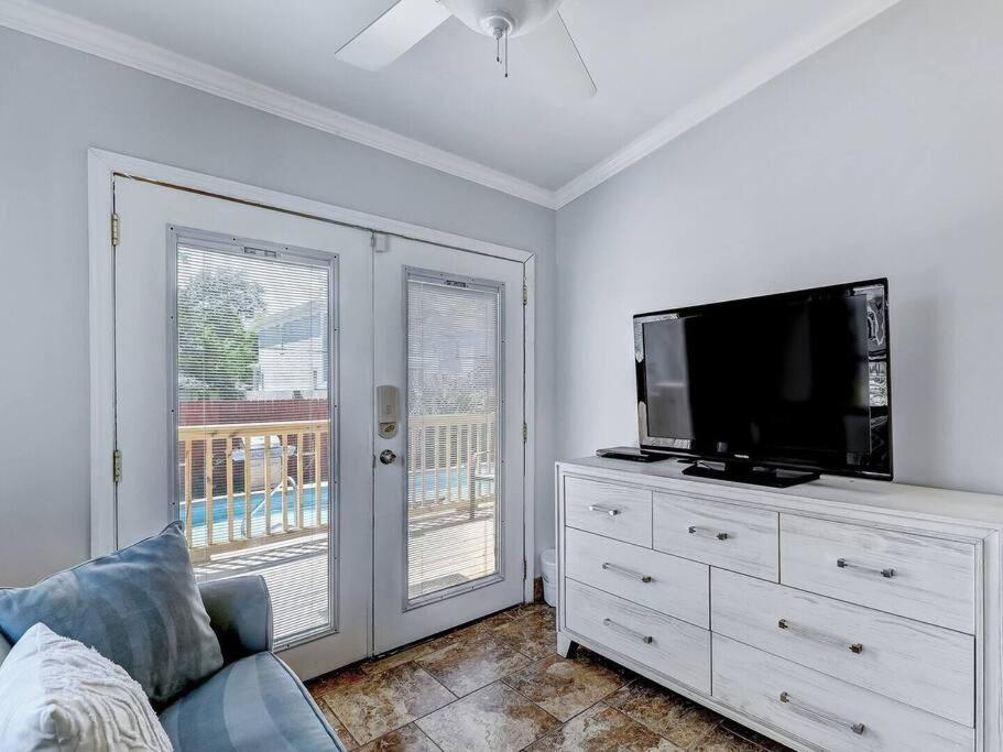 Historic Savannah Gold Private Condo With Pool - 2Bed, 1&Half Bath, Sleeps 6, 1St Floor, 15 Min Walk To Historic Savannah Center And All Attractions Zewnętrze zdjęcie