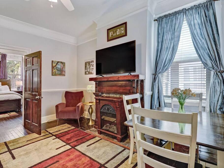 Historic Savannah Gold Private Condo With Pool - 2Bed, 1&Half Bath, Sleeps 6, 1St Floor, 15 Min Walk To Historic Savannah Center And All Attractions Zewnętrze zdjęcie