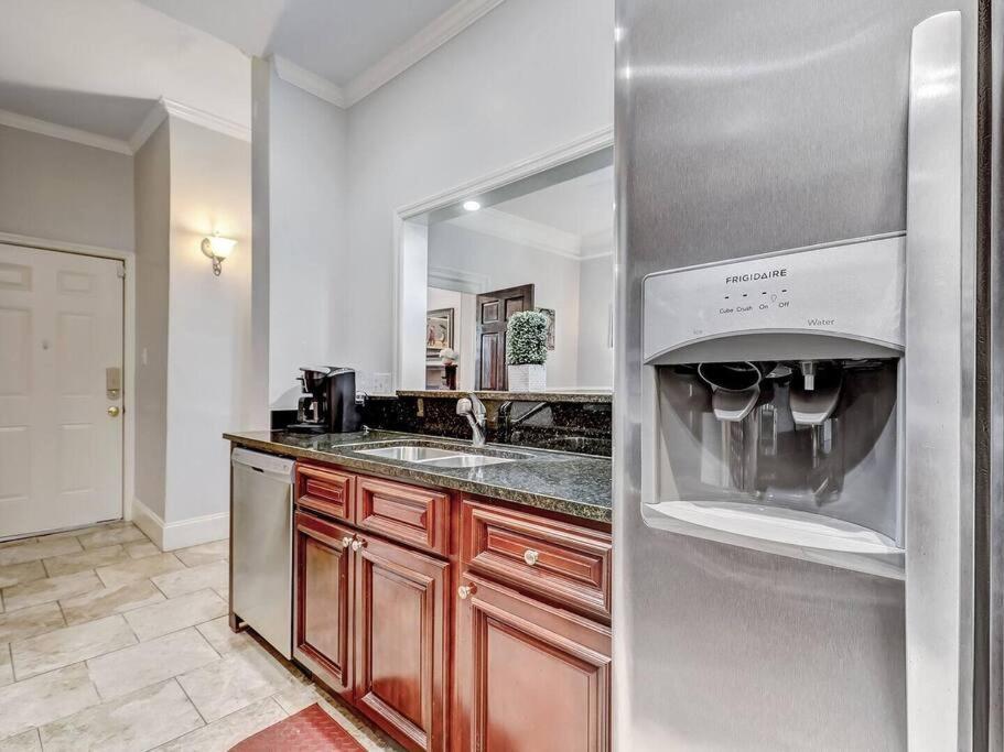 Historic Savannah Gold Private Condo With Pool - 2Bed, 1&Half Bath, Sleeps 6, 1St Floor, 15 Min Walk To Historic Savannah Center And All Attractions Zewnętrze zdjęcie