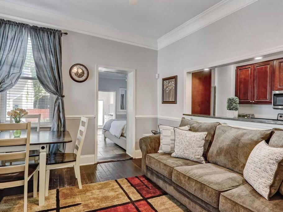 Historic Savannah Gold Private Condo With Pool - 2Bed, 1&Half Bath, Sleeps 6, 1St Floor, 15 Min Walk To Historic Savannah Center And All Attractions Zewnętrze zdjęcie
